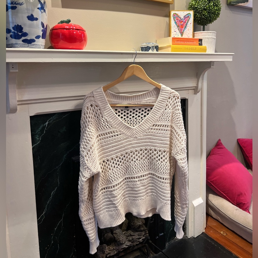 Universal Thread Women's Ivory V-Neck Sweater